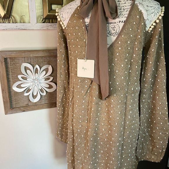 Pom Lace A -Line Sweater Top. Perfect for Fall 🍁
Ryu/Areve! - Picture 5 of 9